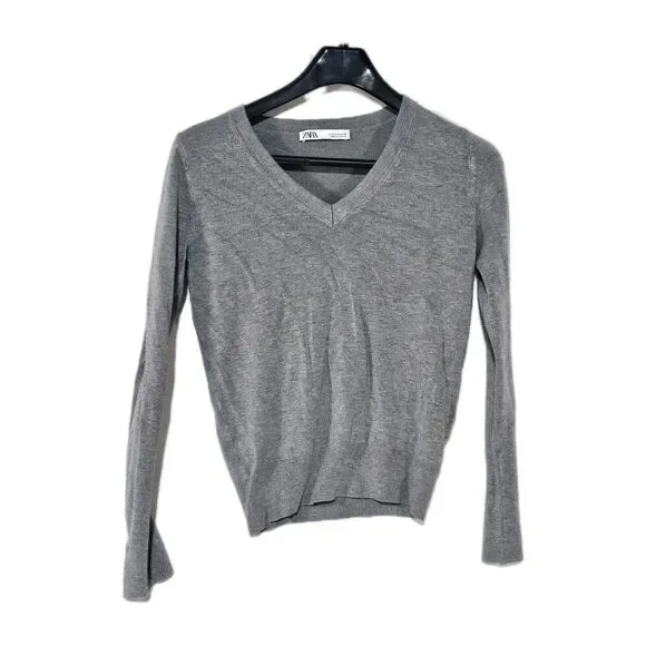 ZARA Basic V-Neck Knit Sweater Gray Size Small EUC Soft Touch Lightweight Stretc - Picture 2 of 8